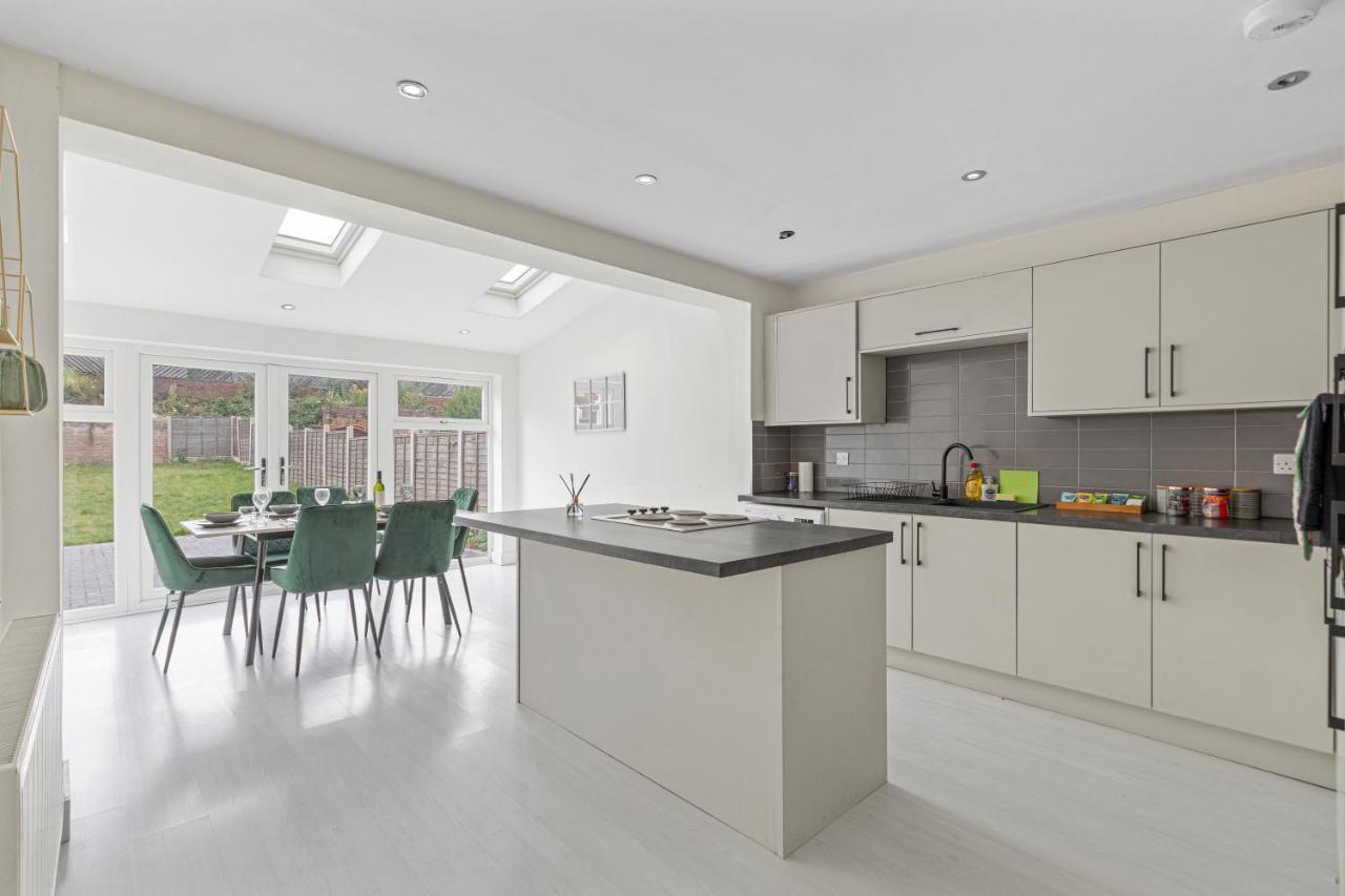 Tipton 3 Bedroom House Garden Sleeps 7 - Jrr Stays Coseley Exterior photo